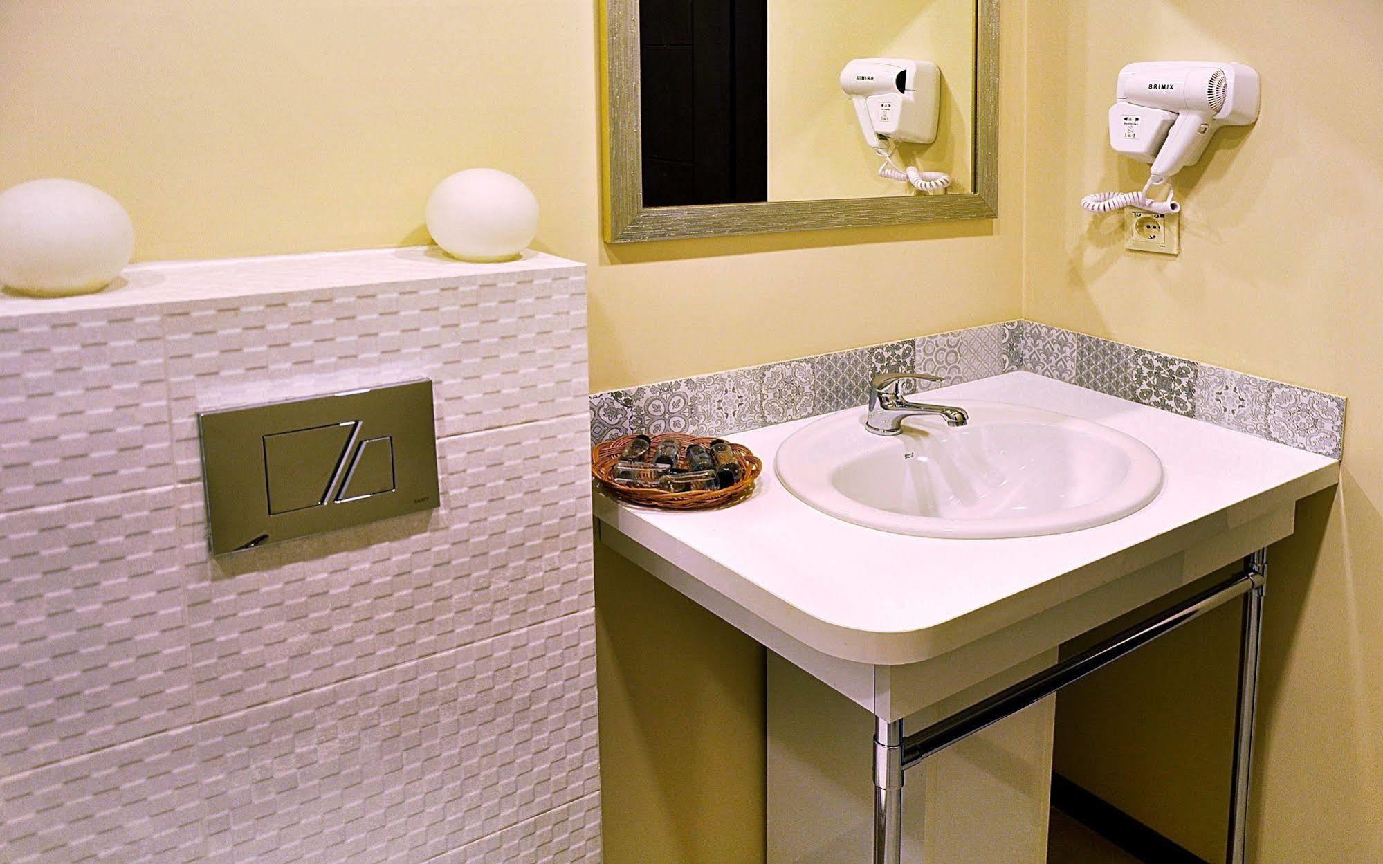 Alphabet Boutique Hotel Тбілісі Екстер'єр фото